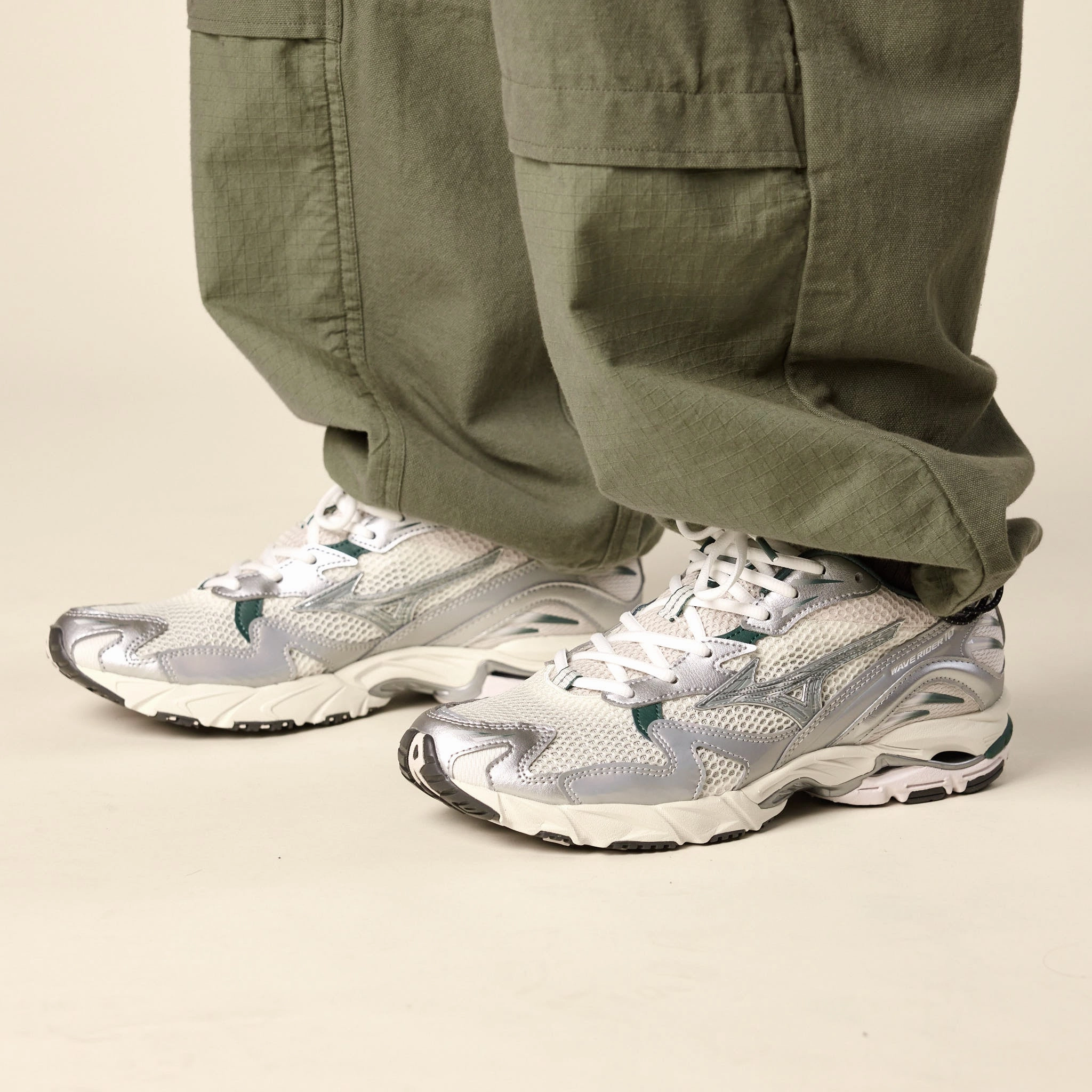 Versatile Heel Safe Mizuno - Wave Rider 10 Premium - Snow White / Slate / Bistro Green