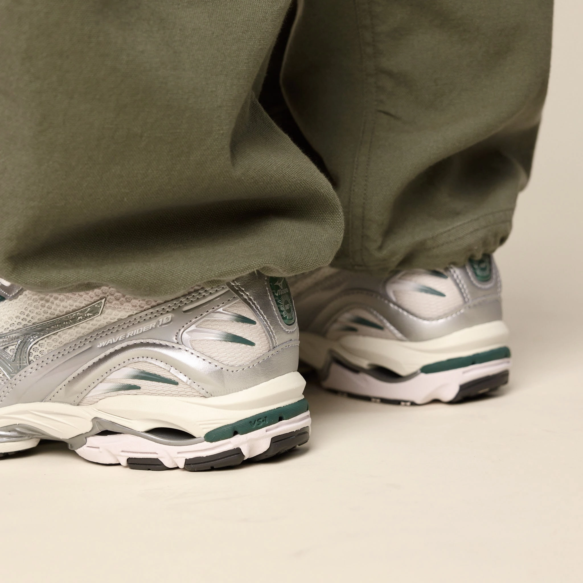 Summer cool Padded Tongue Mizuno - Wave Rider 10 Premium - Snow White / Slate / Bistro Green