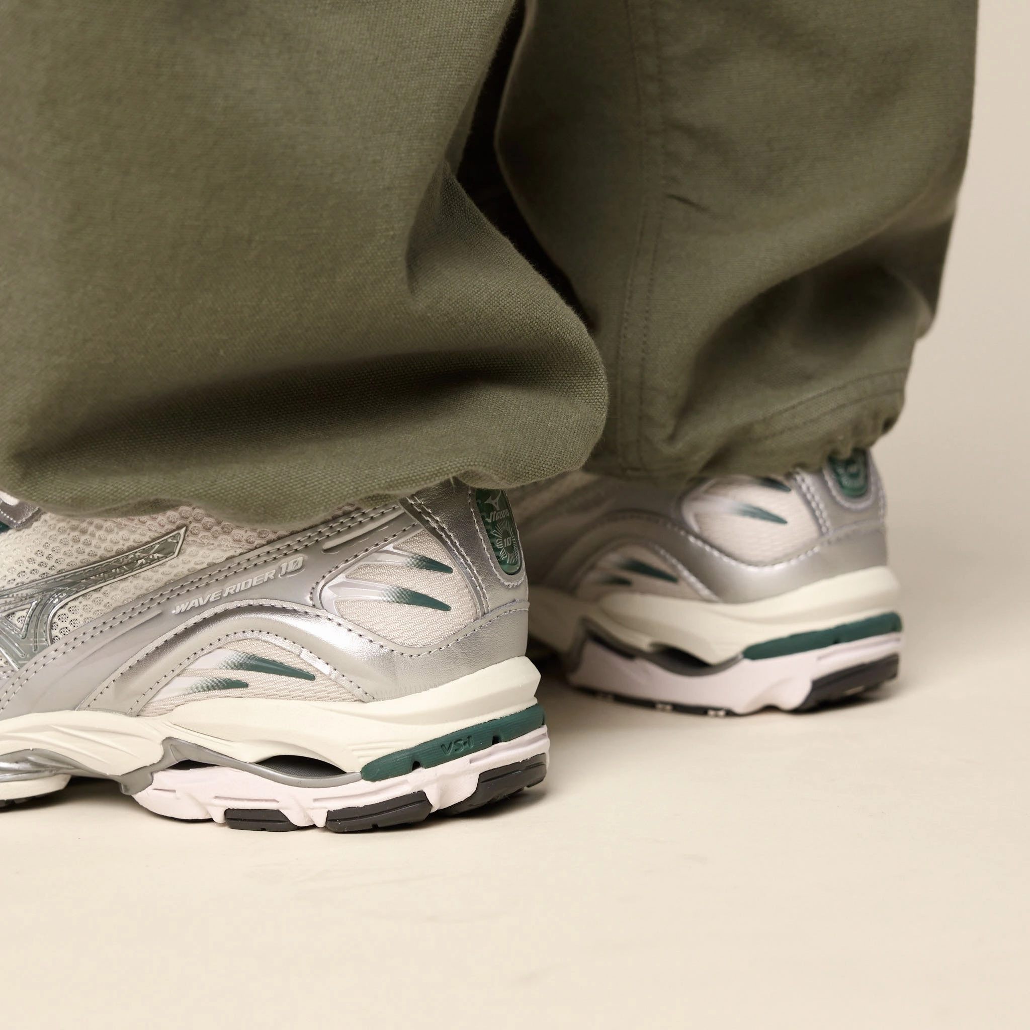 Summer cool Padded Tongue Mizuno - Wave Rider 10 Premium - Snow White / Slate / Bistro Green