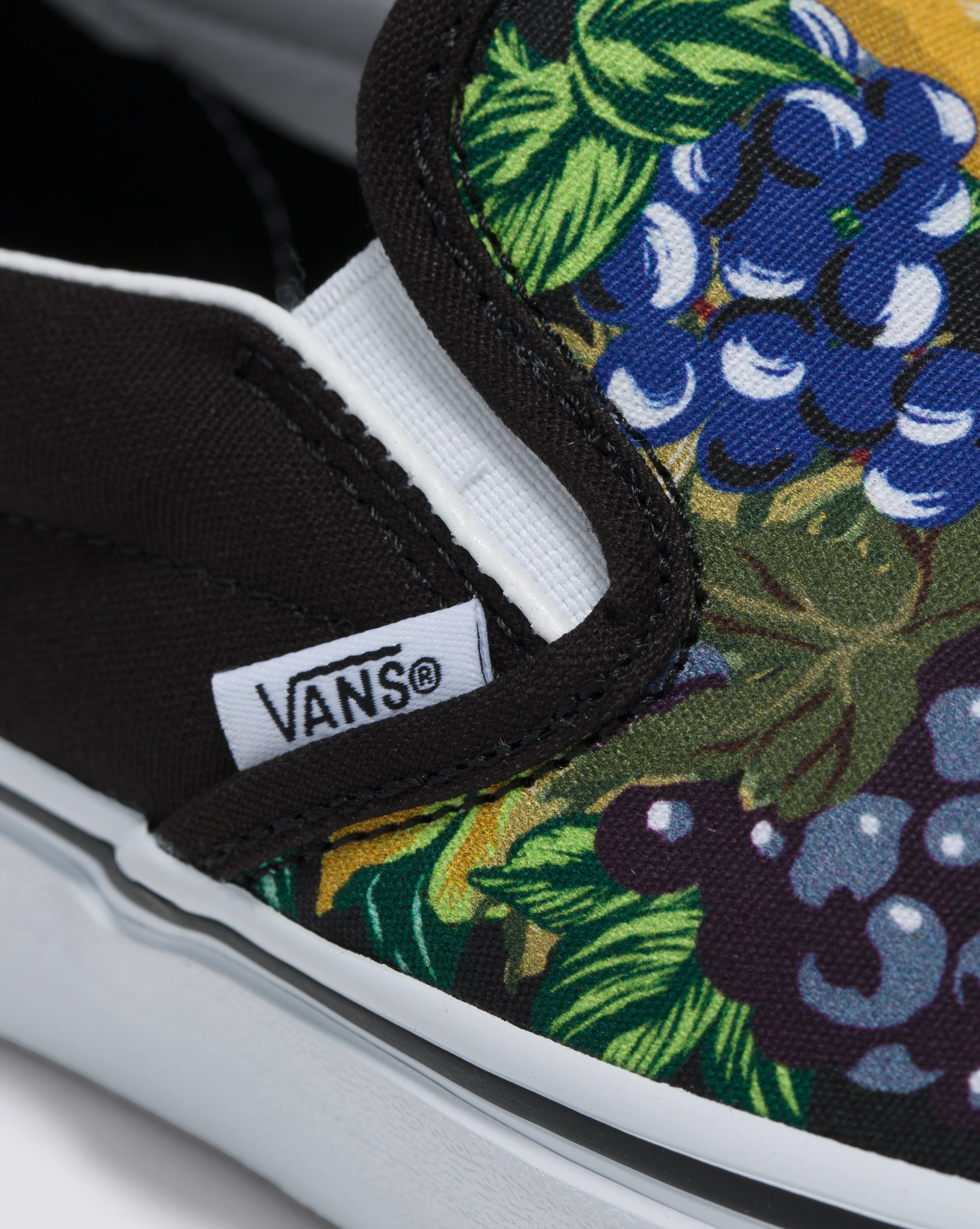 Vans Classic Slip-On Fruit Skull Black/White Silk Feel Rapid pace