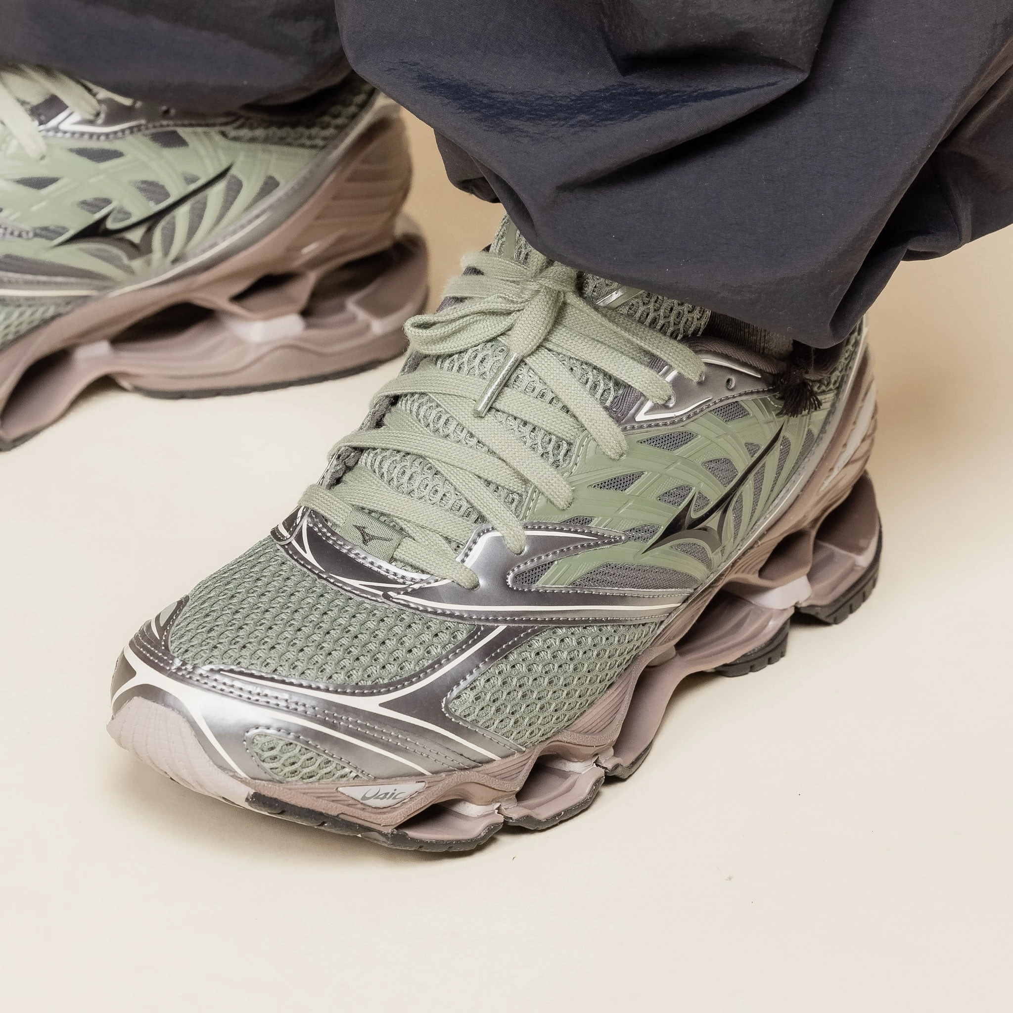 Mizuno - Wave Prophecy LS - Agave Green / Black / Iron Brave Walk Game Fit